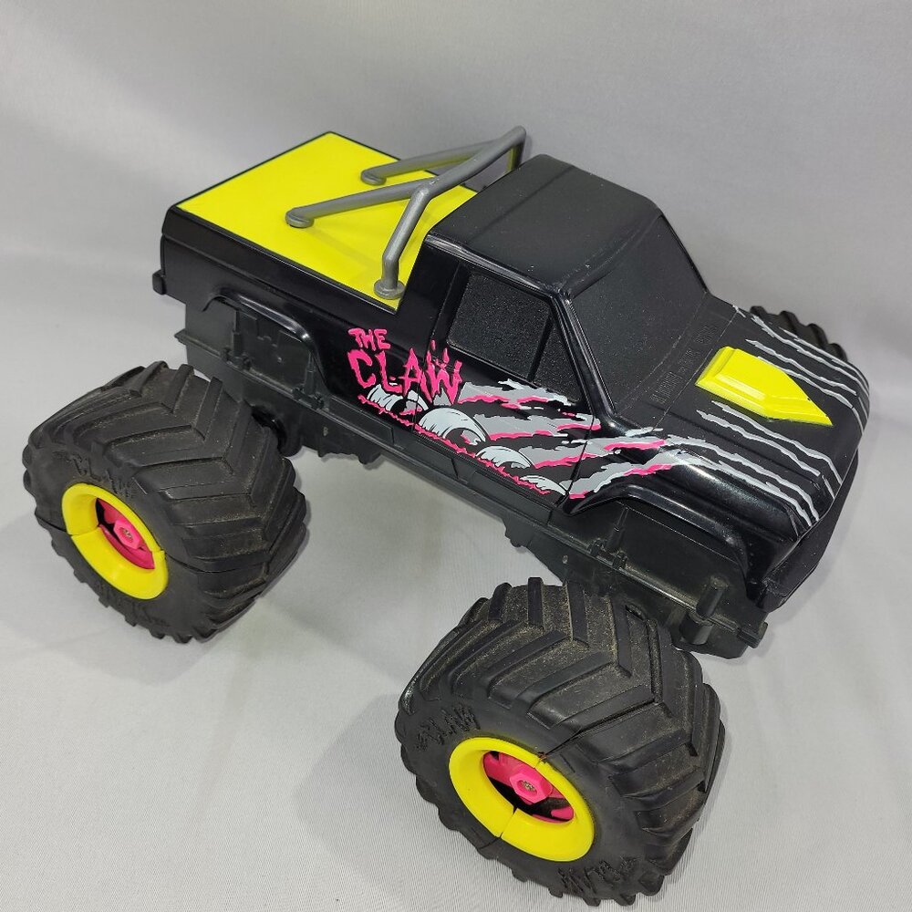 Kenner The Claw 1991 Vintage Motorized Monster Truck 4x4 Black Chevy
